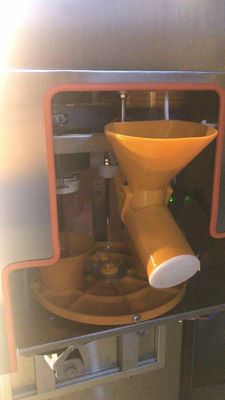 เครื่องจำหน่ายน้ำส้มอัตโนมัติ 4G APP การตรวจสอบฟังก์ชั่นการชำระเงินสดแบบบริการตนเองซักผ้าอัตโนมัติ